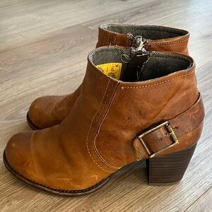 CAT brown ankle boots